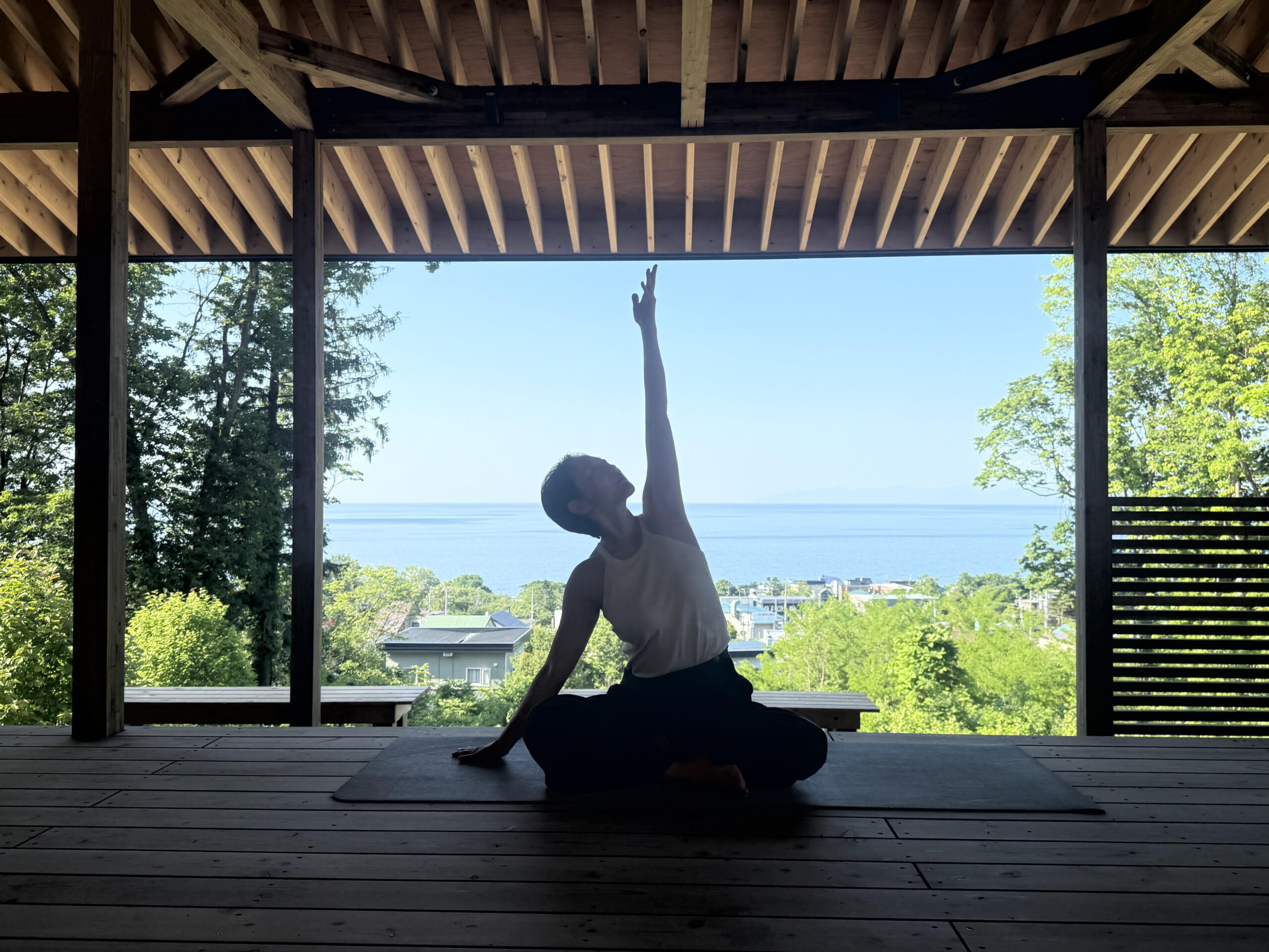 「海と森と、わたしの朝」– 静けさにひらく、1時間のリトリートヨガ –　7月3日開催